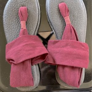Sanuk Yoga Sling sandals. Size 8, Maroon. Great condition.